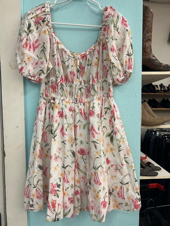 Dresses & Skirts - H&M White Floral Puff Sleeve Summer Dress